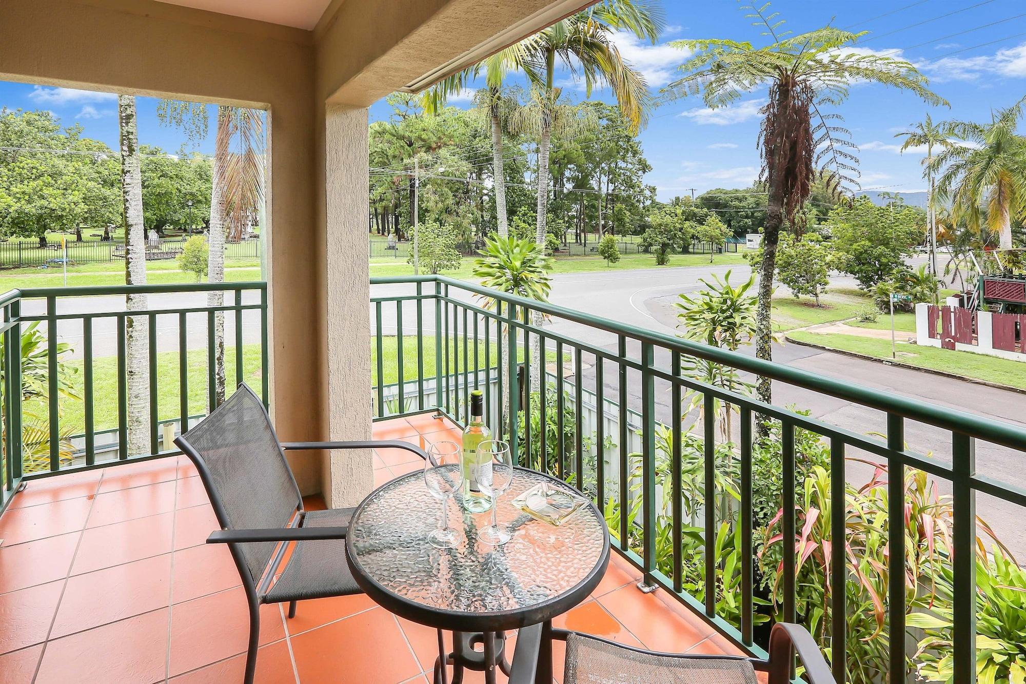Koala Court Holiday Apartments Кернс Екстер'єр фото
