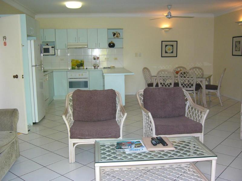 Koala Court Holiday Apartments Кернс Екстер'єр фото